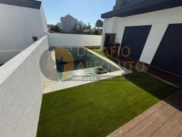 Moradia T4 para Venda em Fernao Ferro