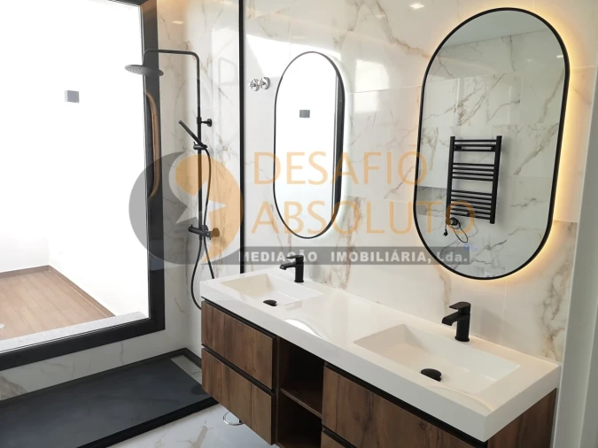 Moradia T4 para Venda em Fernao Ferro Foto 27