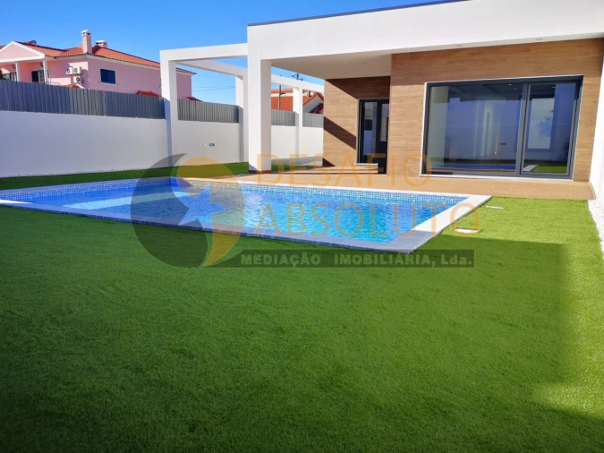 Moradia T4 para Venda em Fernao Ferro Foto 32