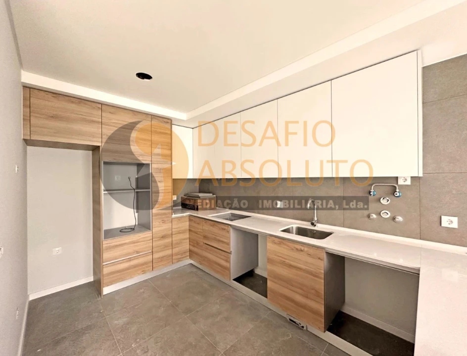 Moradia T4 para Venda em Fernao Ferro Foto 5