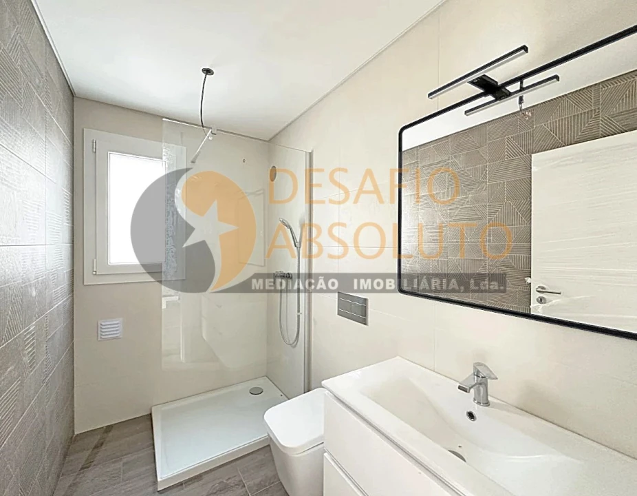 Moradia T4 para Venda em Fernao Ferro Foto 8