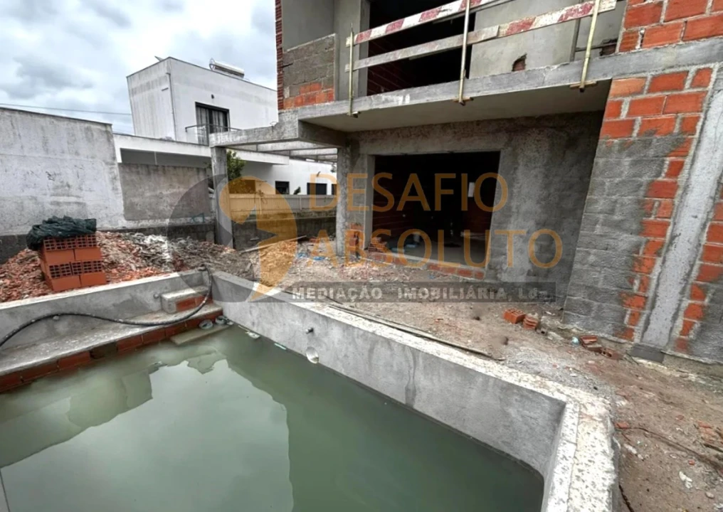 Moradia T4 para Venda em Fernao Ferro Foto 14