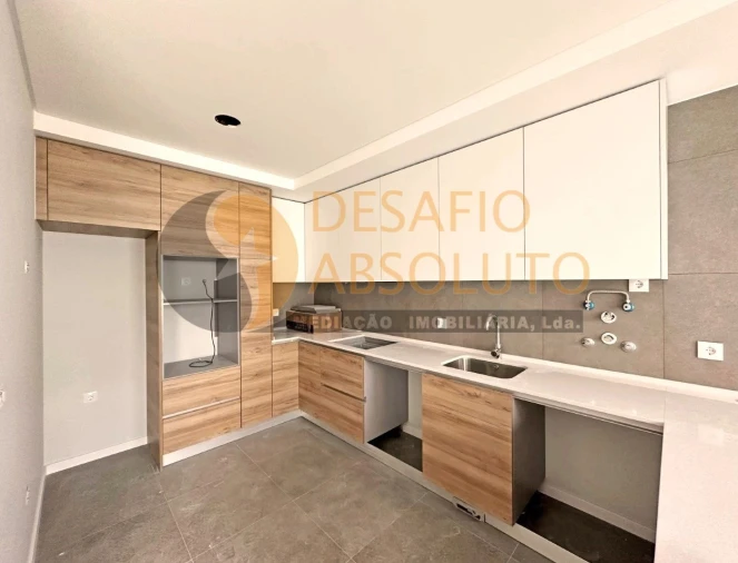 Moradia T4 para Venda em Fernao Ferro Foto 5