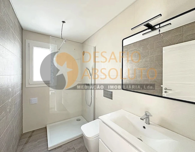 Moradia T4 para Venda em Fernao Ferro Foto 8