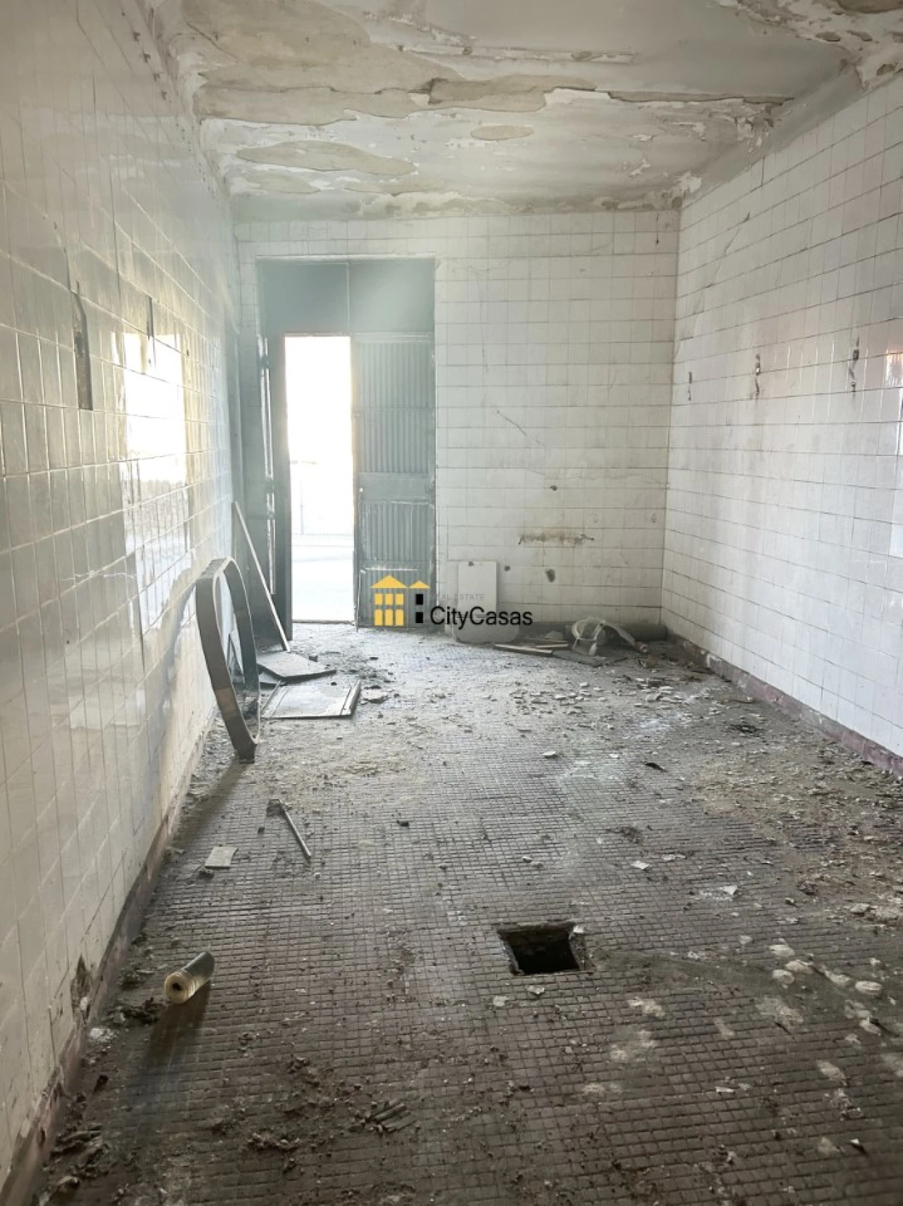 Prédio para Venda em Milheiros Foto 14