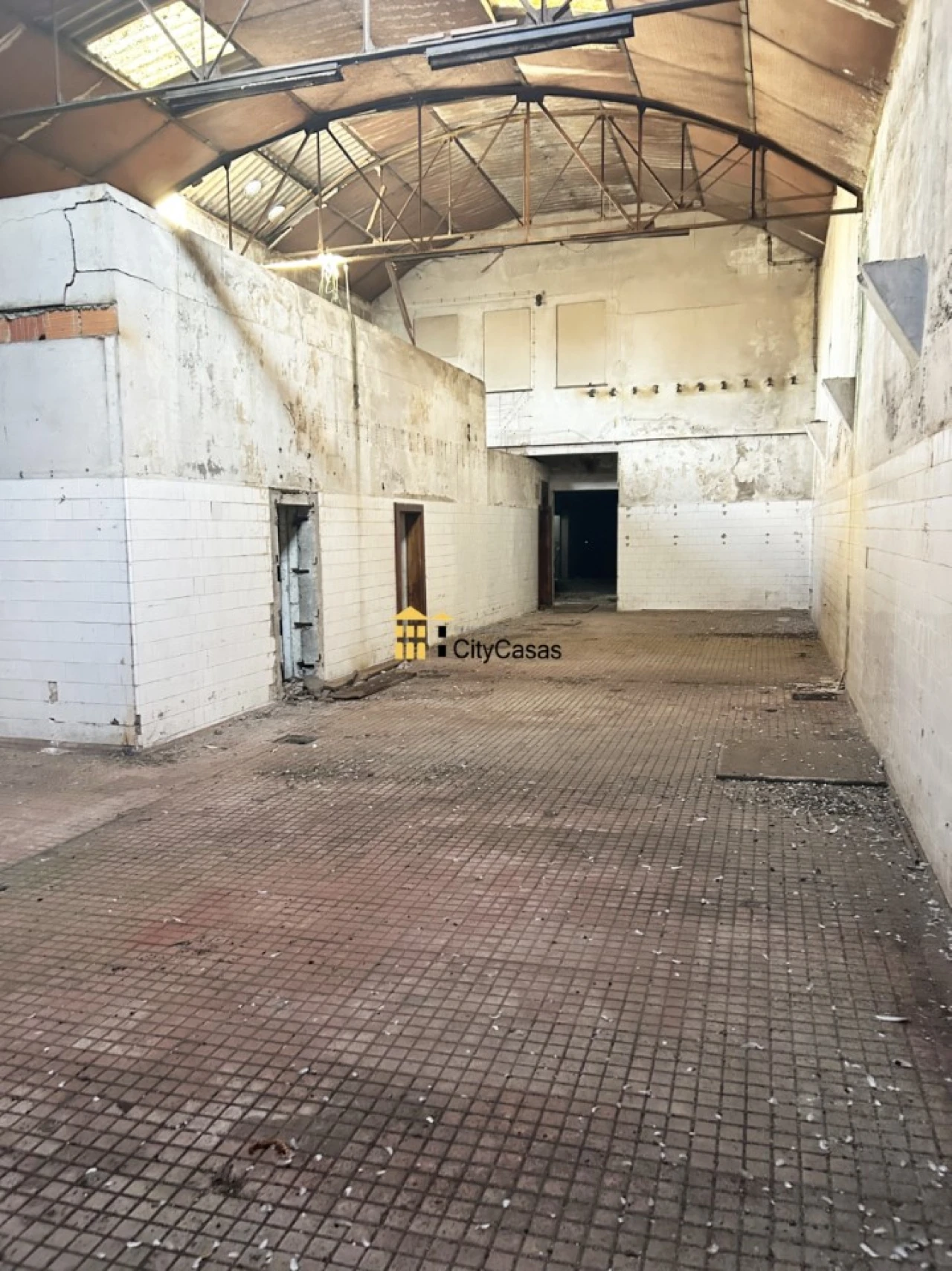 Prédio para Venda em Milheiros Foto 8