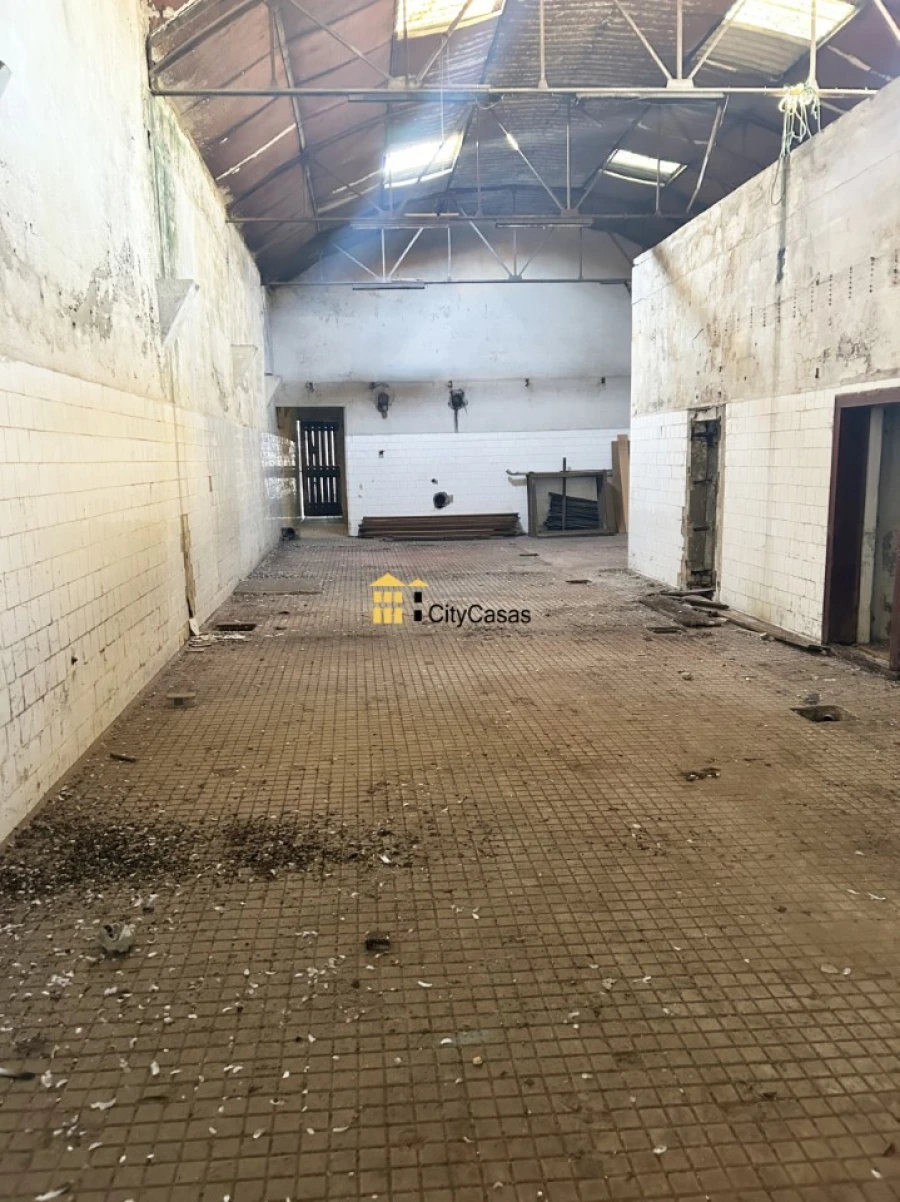 Prédio para Venda em Milheiros Foto 9