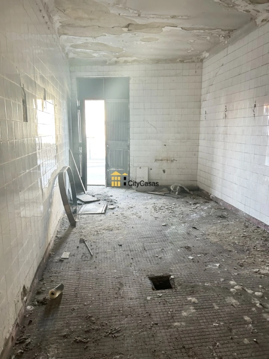 Prédio para Venda em Milheiros Foto 14