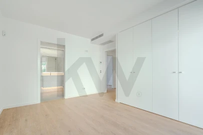 Apartamento T2 para Venda em Oeiras e São Julião da Barra, Paço de Arcos e Caxias