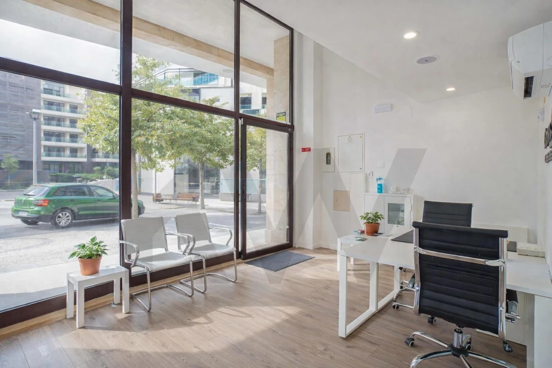 Escritório para Venda em Sacavém e Prior Velho Foto 1