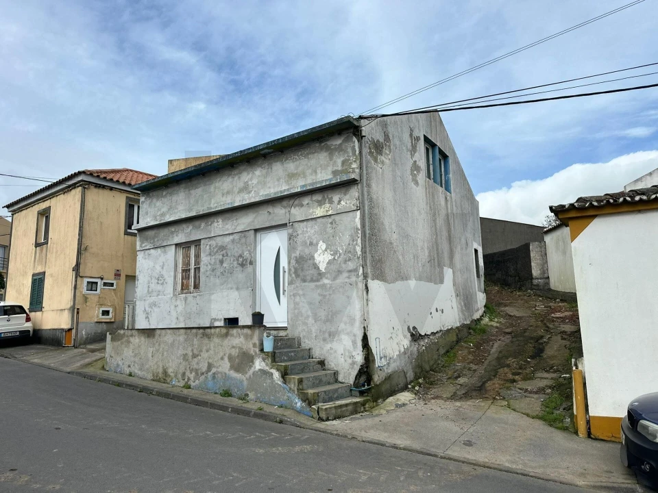 Moradia T2 para Venda em Covoada Foto 3