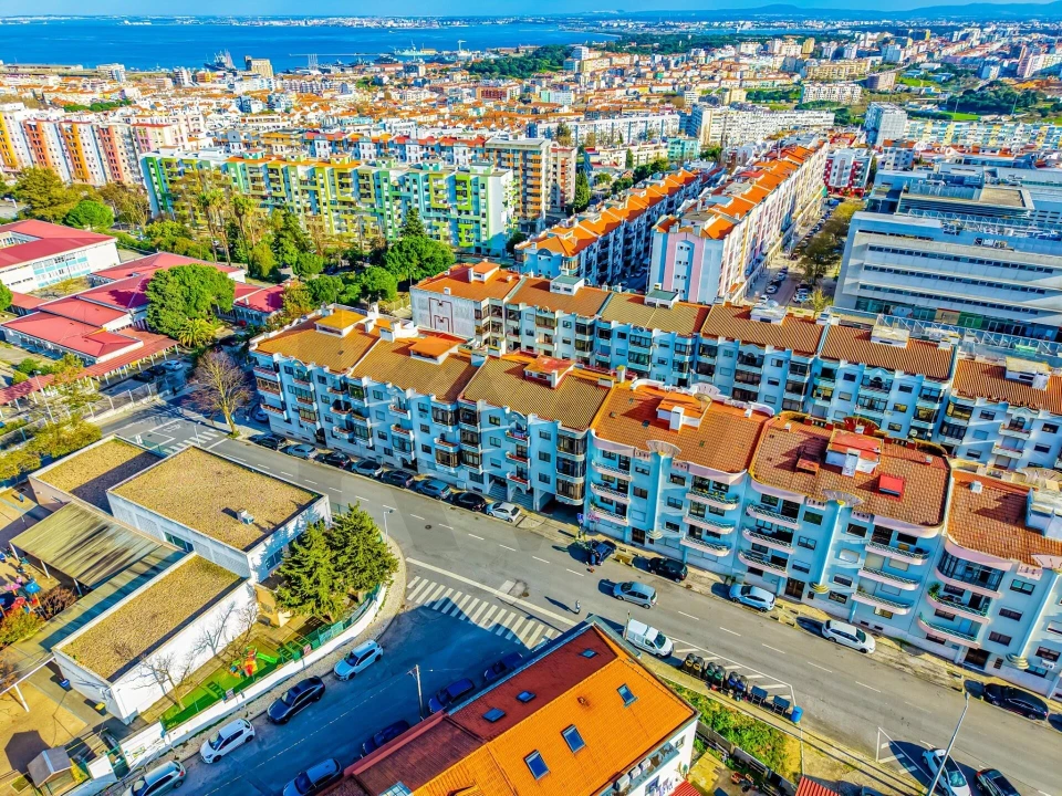 Apartamento T3 para Venda em Almada, Cova da Piedade, Pragal e Cacilhas Foto 64