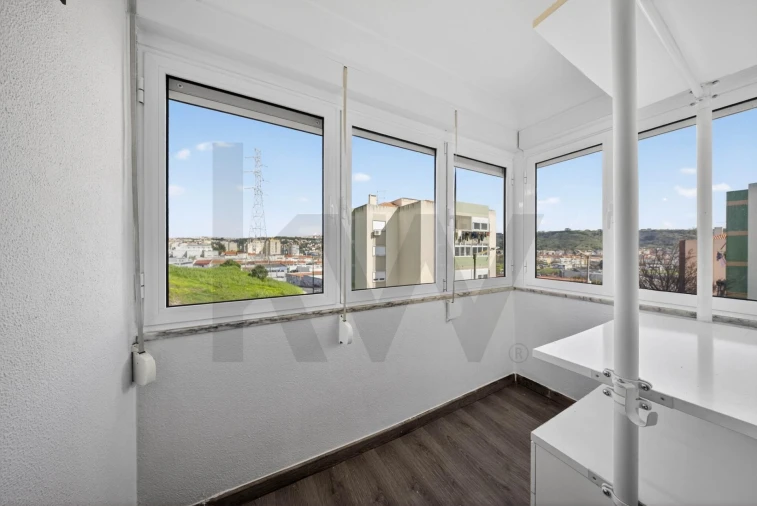 Apartamento T2 para Venda em Odivelas Foto 14