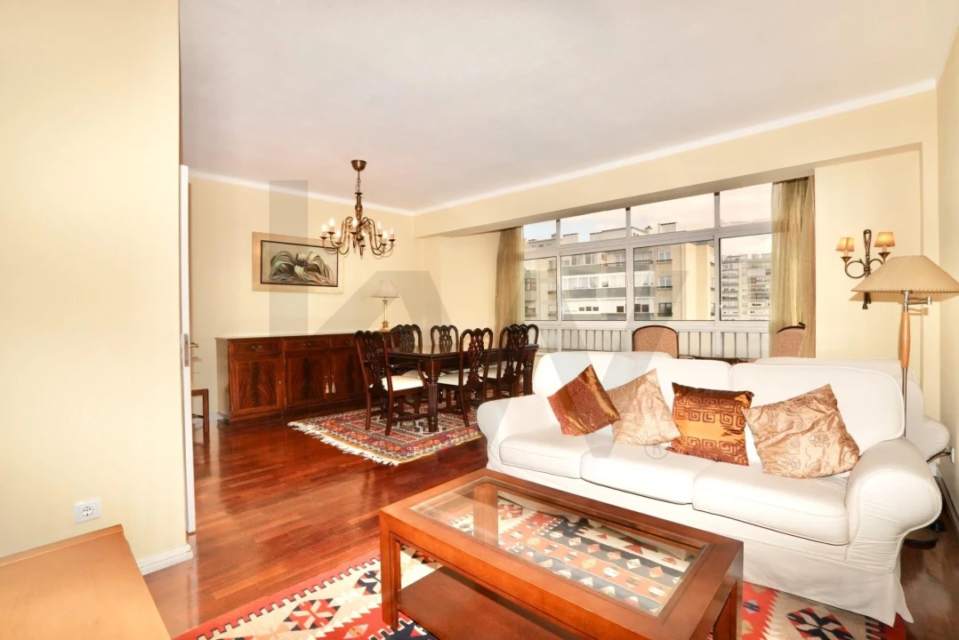 Apartamento T3 para Arrendamento em Carnaxide e Queijas Foto 3