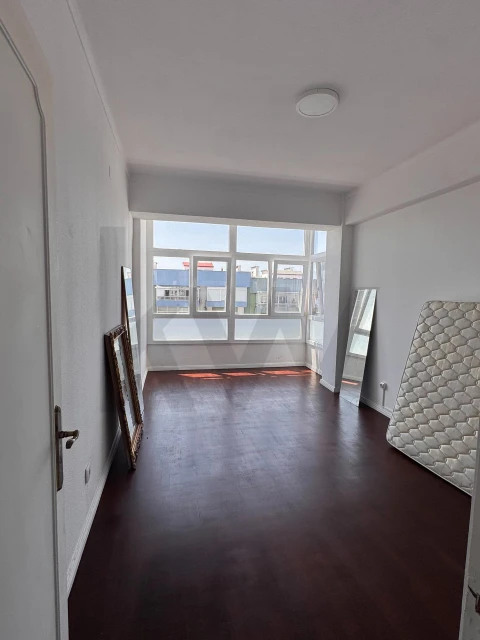 Apartamento T3 para Arrendamento em Carnaxide e Queijas