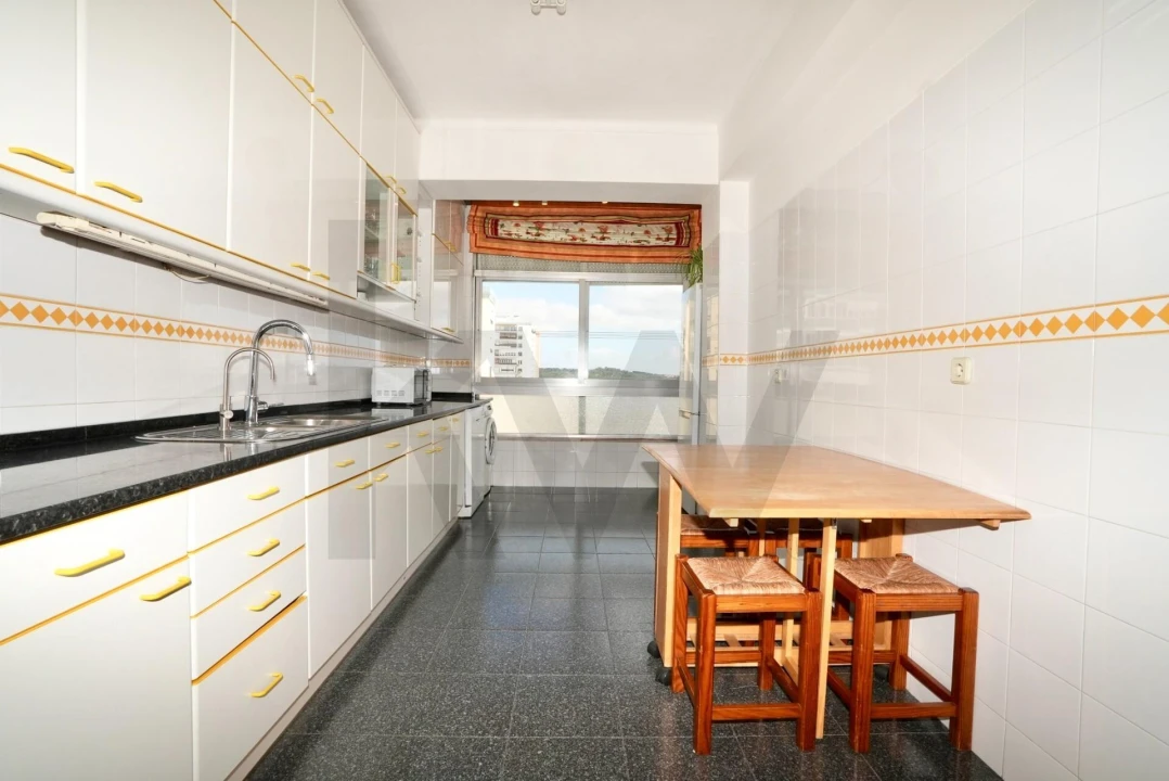 Apartamento T3 para Arrendamento em Carnaxide e Queijas Foto 7