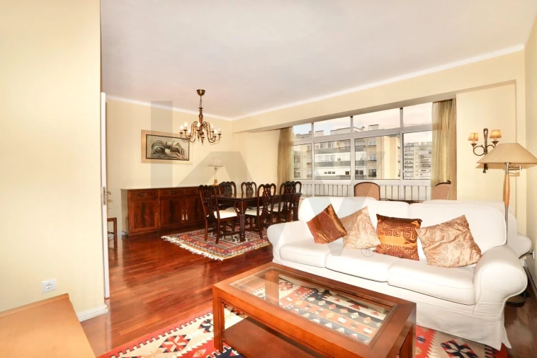 Apartamento T3 para Arrendamento em Carnaxide e Queijas Foto 3