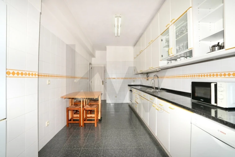 Apartamento T3 para Arrendamento em Carnaxide e Queijas Foto 8