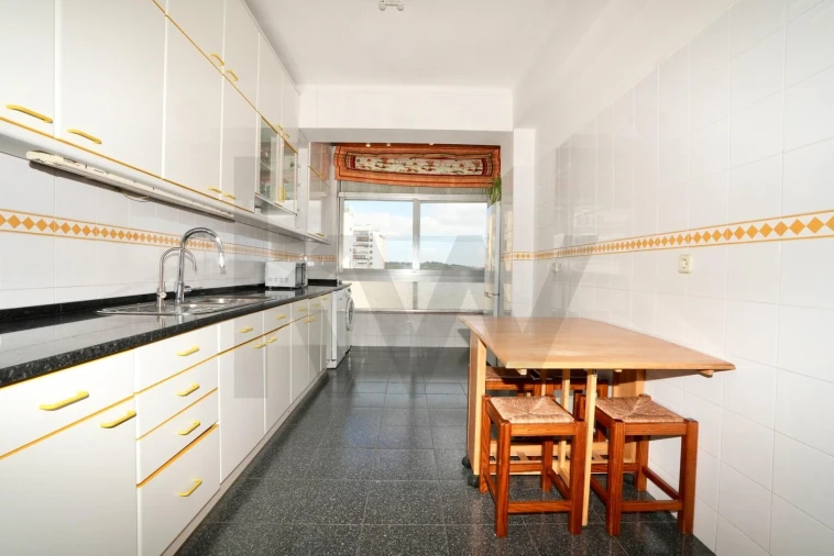 Apartamento T3 para Arrendamento em Carnaxide e Queijas Foto 7