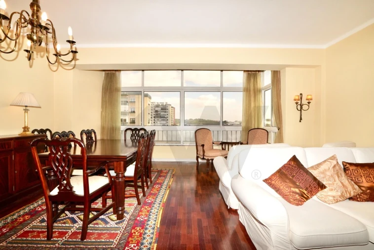 Apartamento T3 para Arrendamento em Carnaxide e Queijas Foto 4