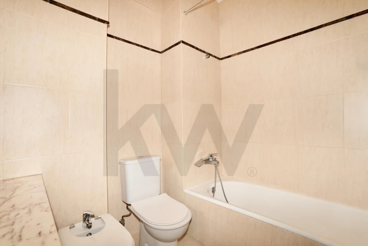 Apartamento T3 para Arrendamento em Carnaxide e Queijas Foto 17