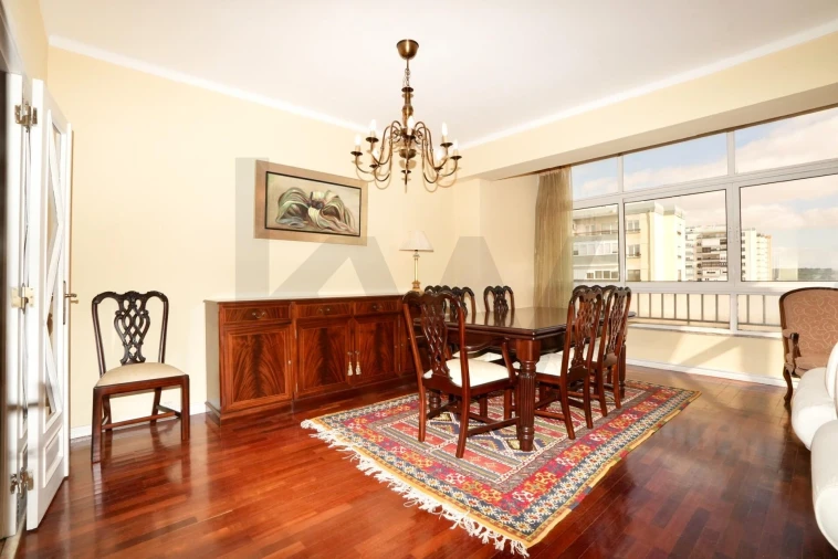 Apartamento T3 para Arrendamento em Carnaxide e Queijas Foto 1