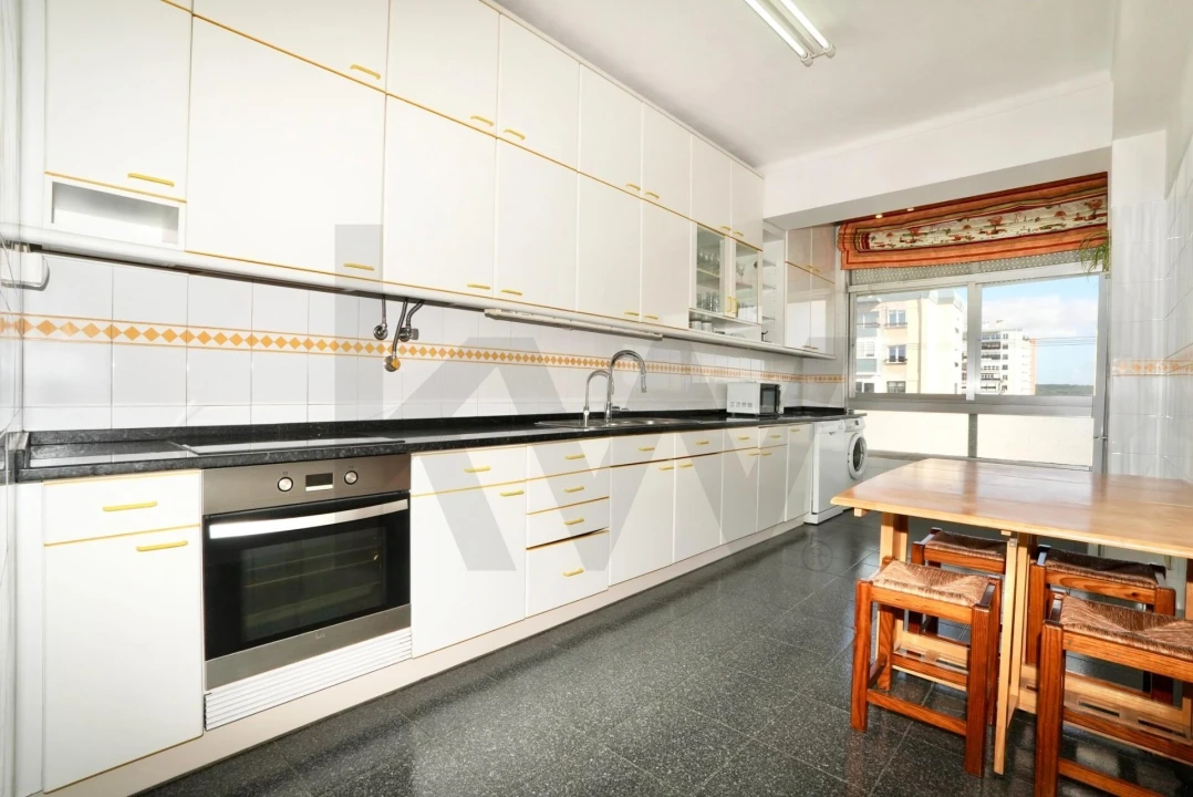 Apartamento T3 para Arrendamento em Carnaxide e Queijas Foto 6