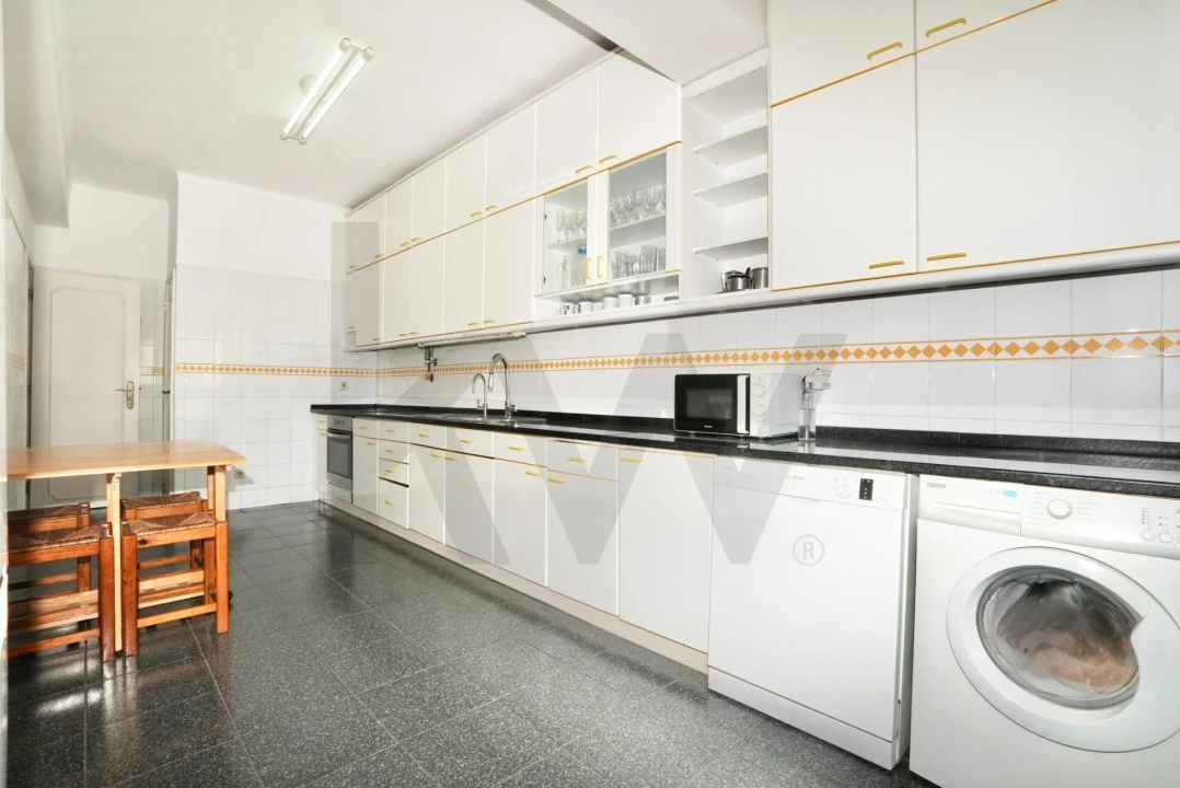 Apartamento T3 para Arrendamento em Carnaxide e Queijas Foto 9