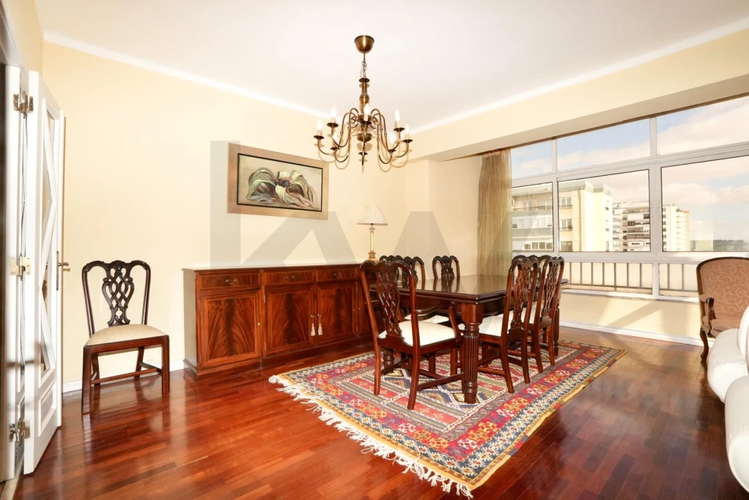 Apartamento T3 para Arrendamento em Carnaxide e Queijas Foto 1