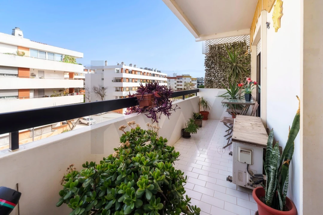 Apartamento T2 para Venda em Quelfes Foto 18