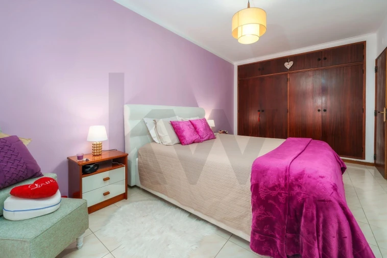 Apartamento T2 para Venda em Quelfes Foto 10