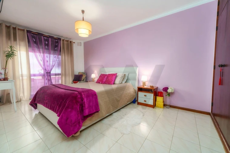 Apartamento T2 para Venda em Quelfes Foto 9