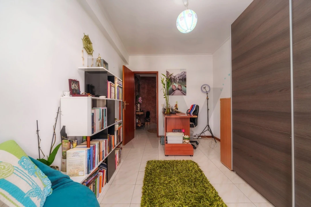 Apartamento T2 para Venda em Quelfes Foto 14