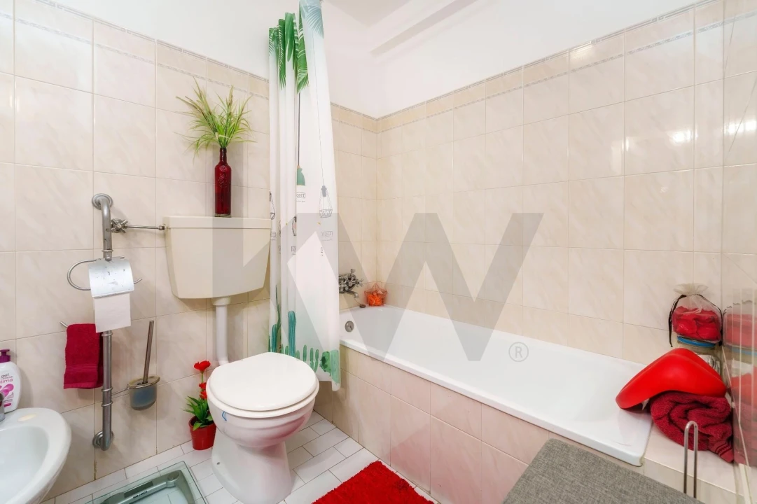 Apartamento T2 para Venda em Quelfes Foto 12