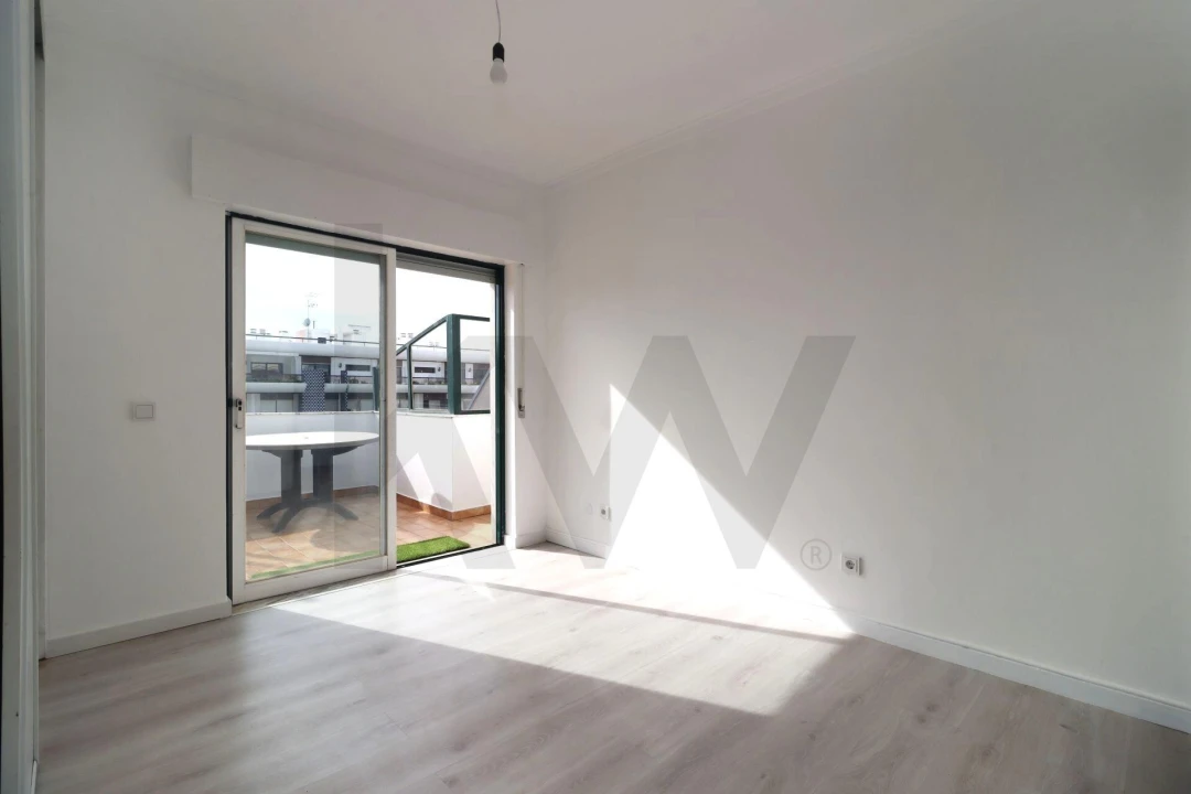 Apartamento T2 para Venda em Faro (Sé e São Pedro) Foto 1