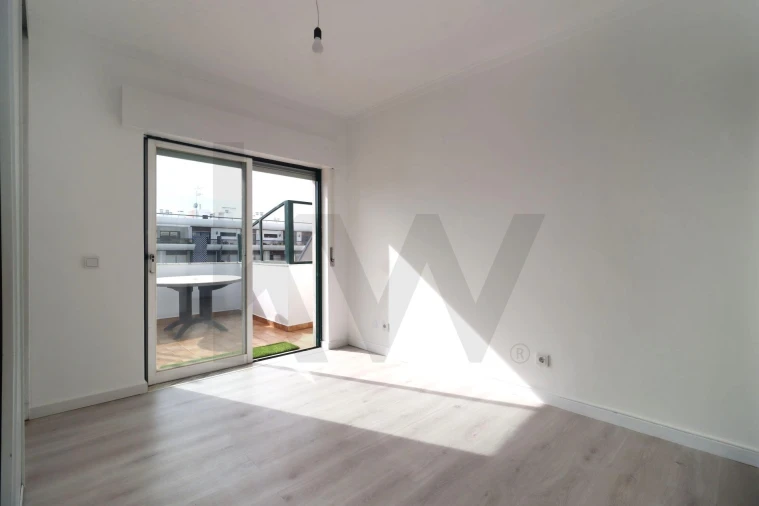 Apartamento T2 para Venda em Faro (Sé e São Pedro) Foto 1