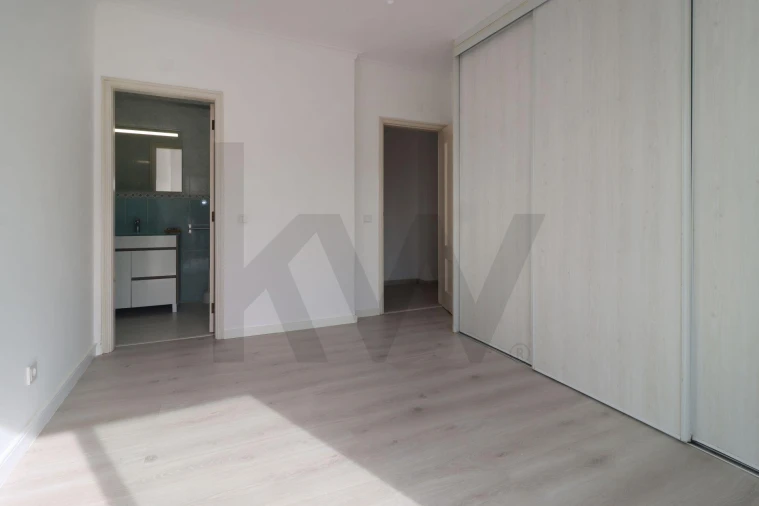 Apartamento T2 para Venda em Faro (Sé e São Pedro) Foto 5