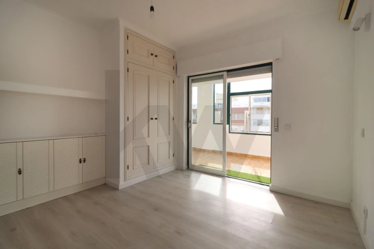 Apartamento T2 para Venda em Faro (Sé e São Pedro) Foto 12