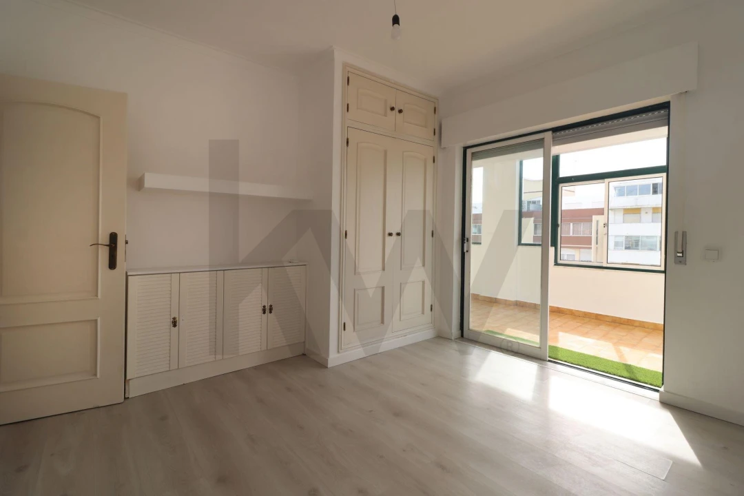 Apartamento T2 para Venda em Faro (Sé e São Pedro) Foto 13