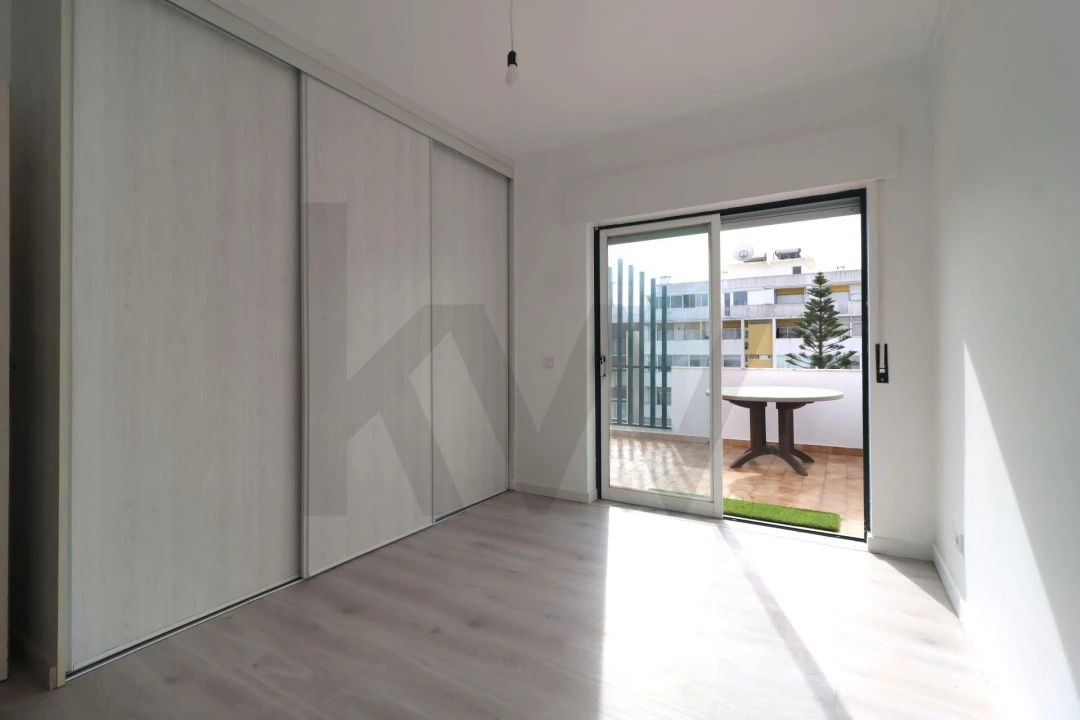 Apartamento T2 para Venda em Faro (Sé e São Pedro) Foto 4