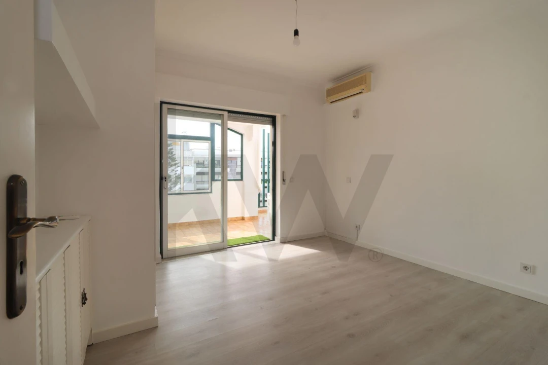 Apartamento T2 para Venda em Faro (Sé e São Pedro) Foto 14