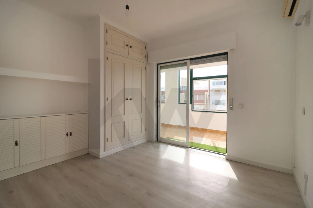 Apartamento T2 para Venda em Faro (Sé e São Pedro) Foto 12