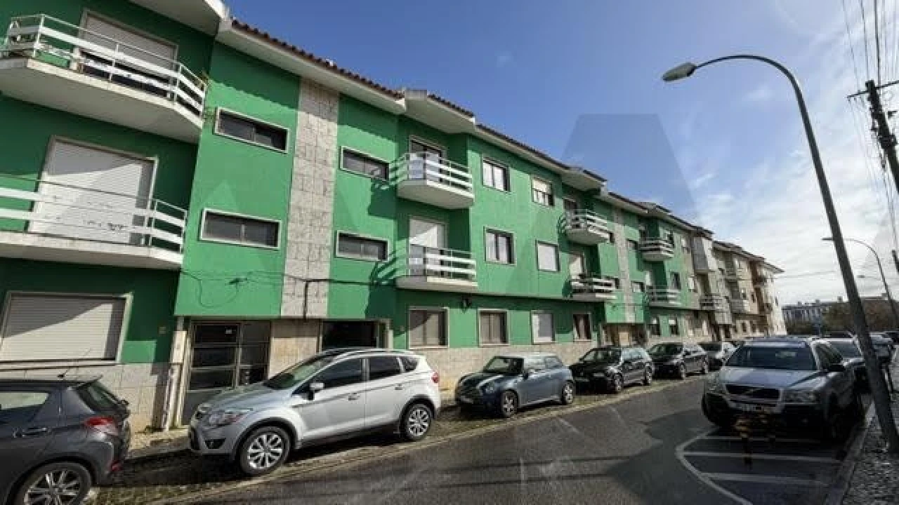Apartamento T2 para Arrendamento em Porto Salvo Foto 1