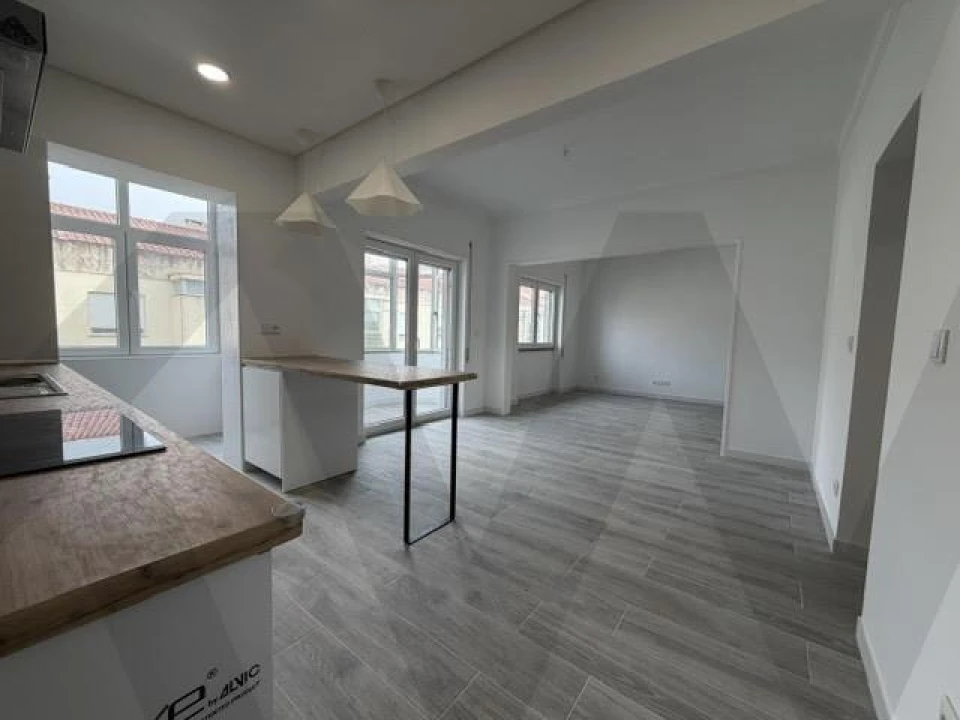 Apartamento T2 para Arrendamento em Porto Salvo Foto 6