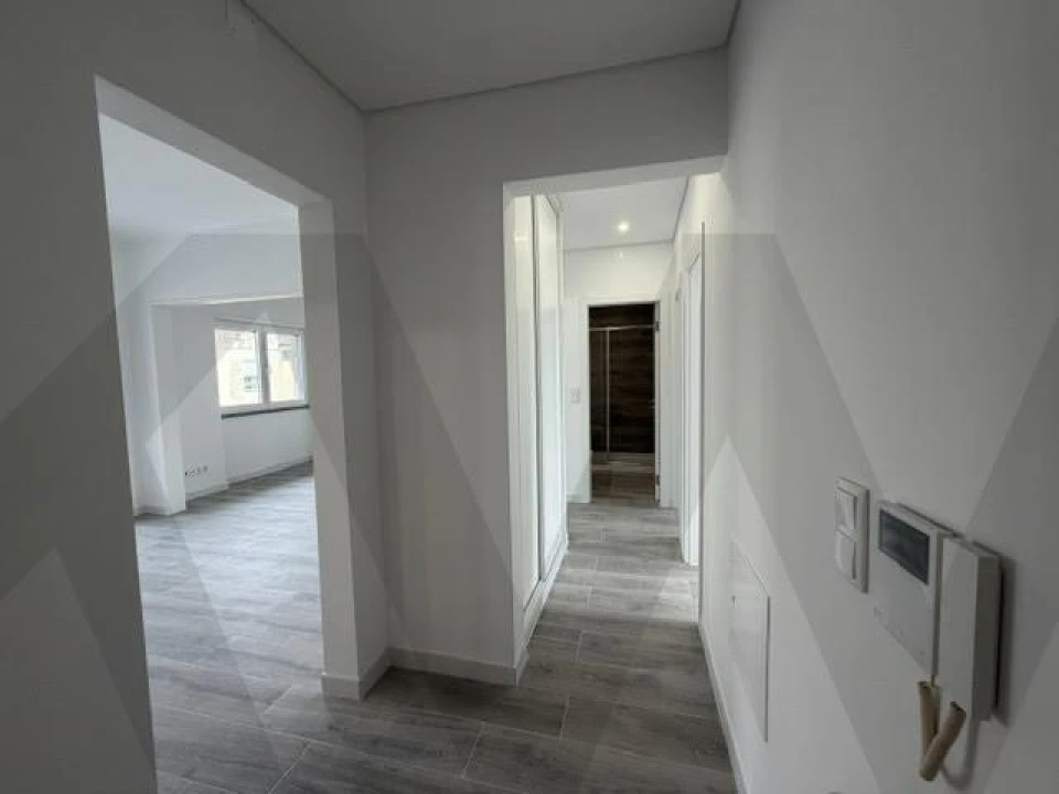 Apartamento T2 para Arrendamento em Porto Salvo Foto 4