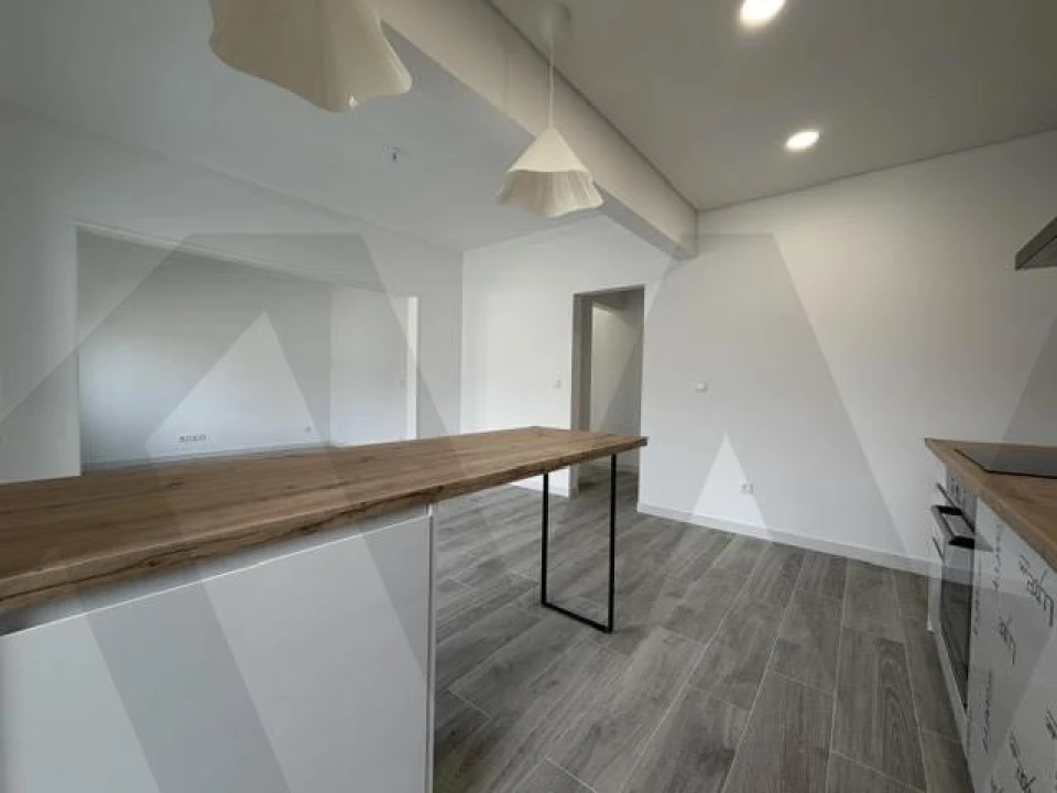 Apartamento T2 para Arrendamento em Porto Salvo Foto 8