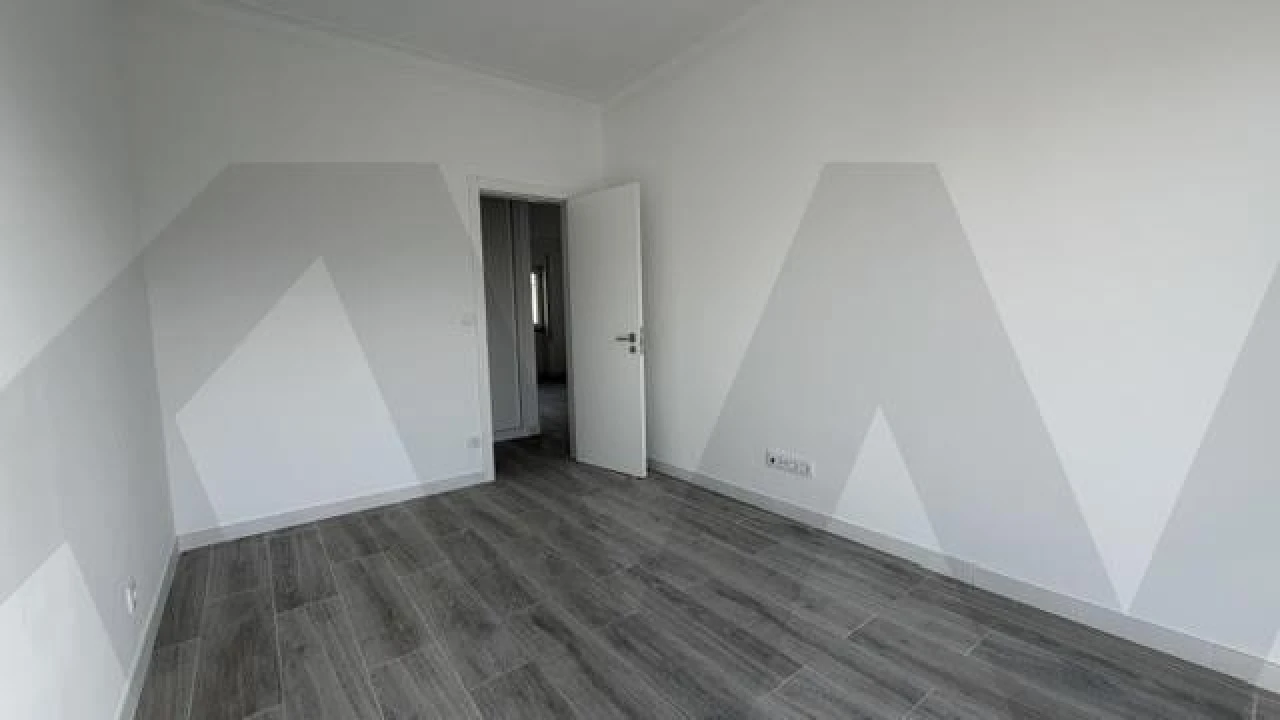 Apartamento T2 para Arrendamento em Porto Salvo Foto 14