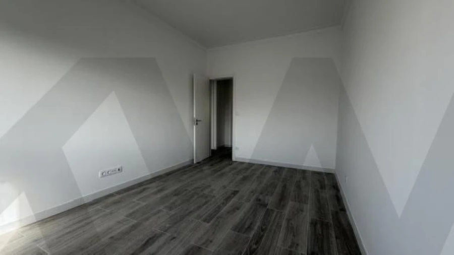 Apartamento T2 para Arrendamento em Porto Salvo Foto 12