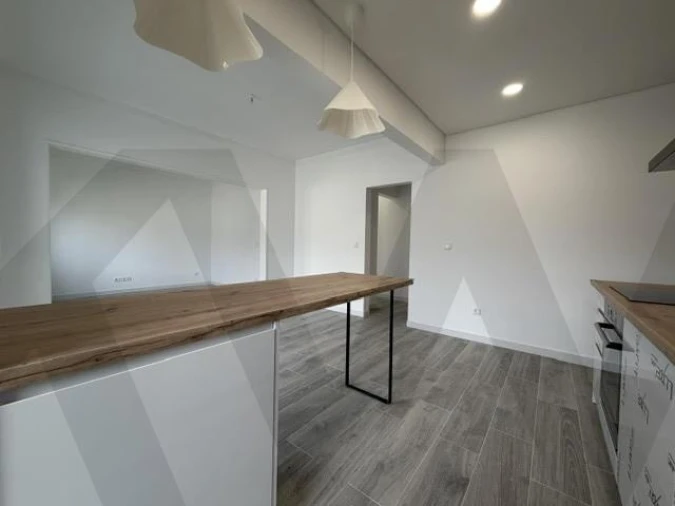 Apartamento T2 para Arrendamento em Porto Salvo Foto 8