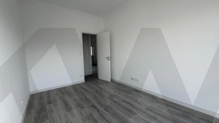 Apartamento T2 para Arrendamento em Porto Salvo Foto 14